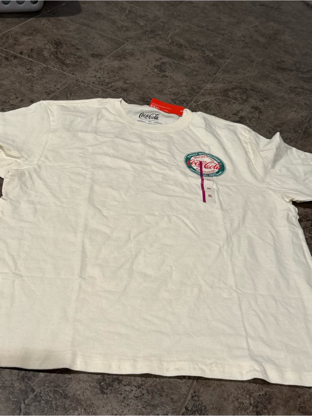 🫑Coca Cola Men’s Cream Logo Graphic T-Shirt